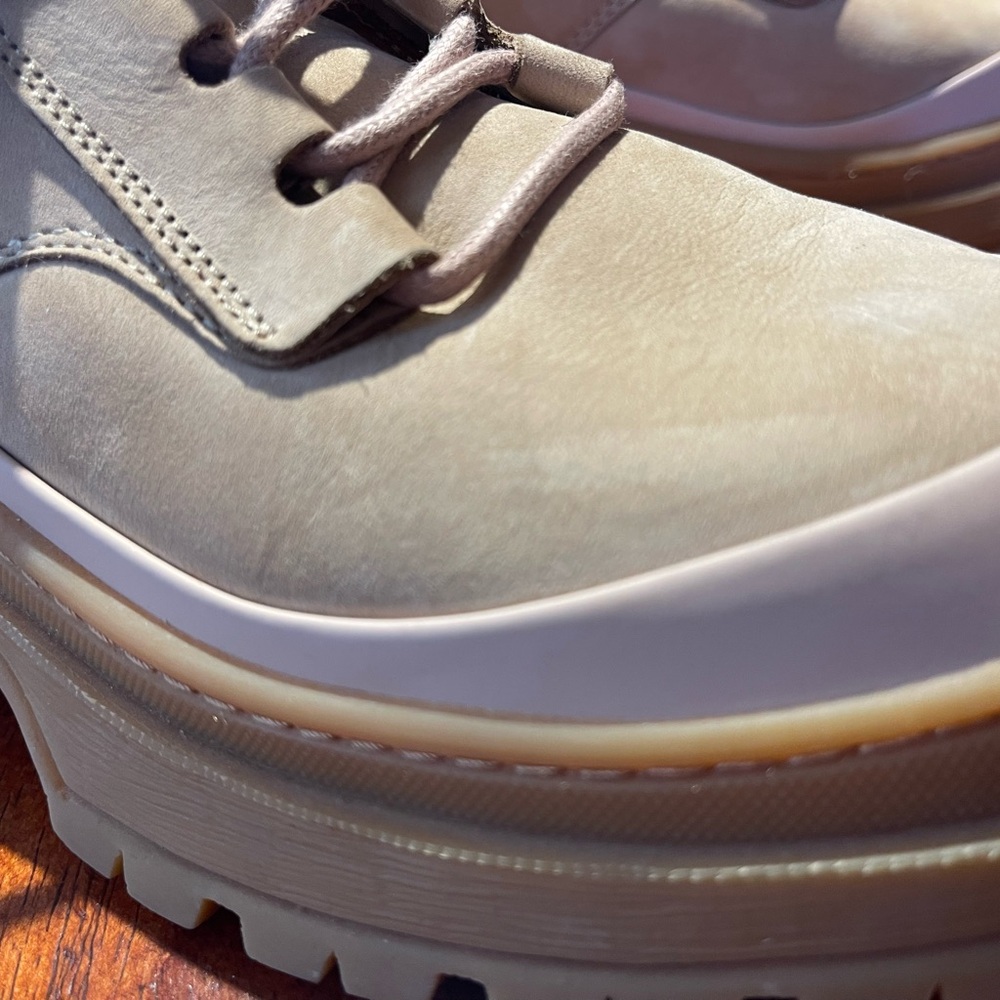 Rachel Comey ready for spring!!Women’s lovett shoe in Light Beige suede - Picture 4 of 7